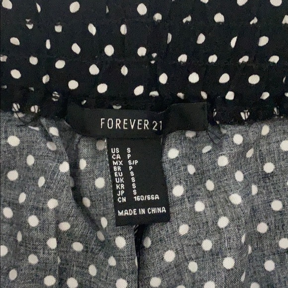 Forever 21 Ruffle short - Picture 2 of 3